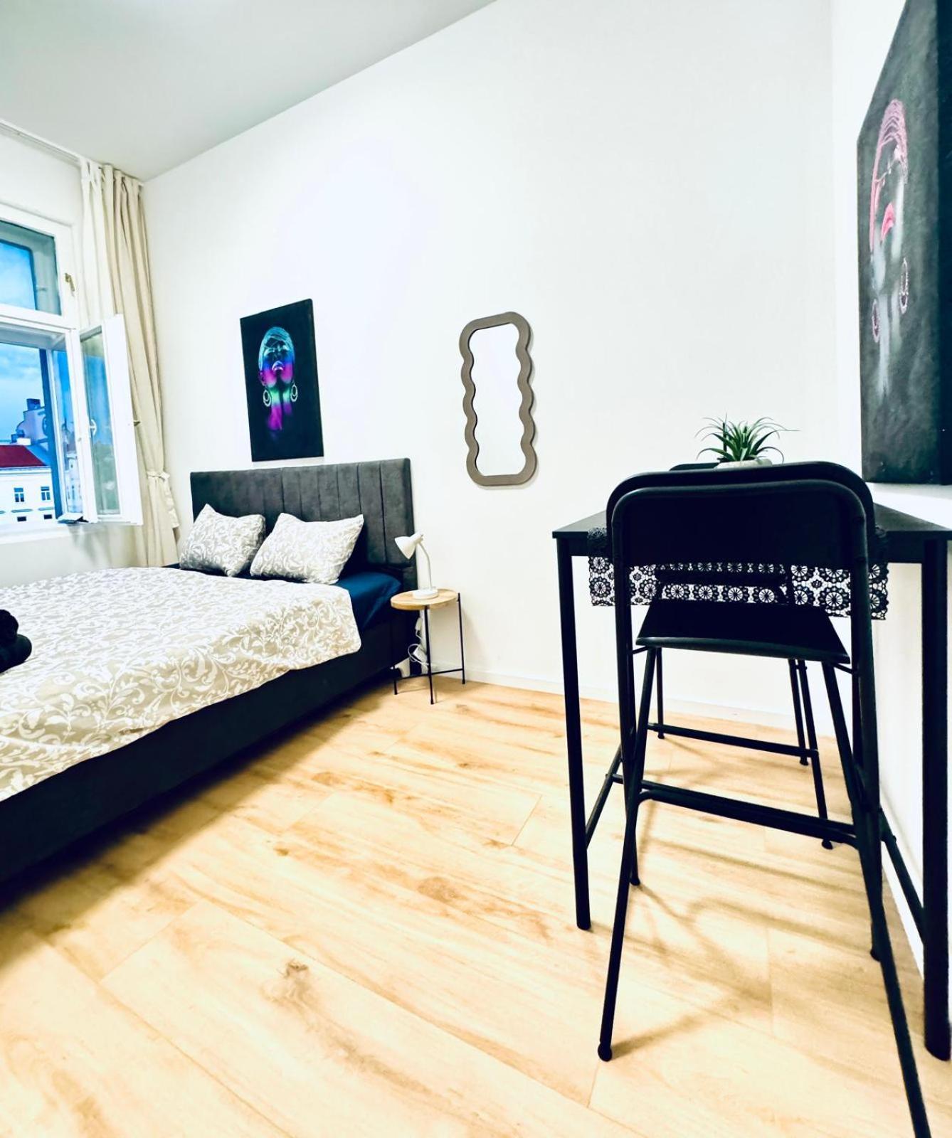Apartment 4br Shared With View Only 7- Min To Westbahnhof *