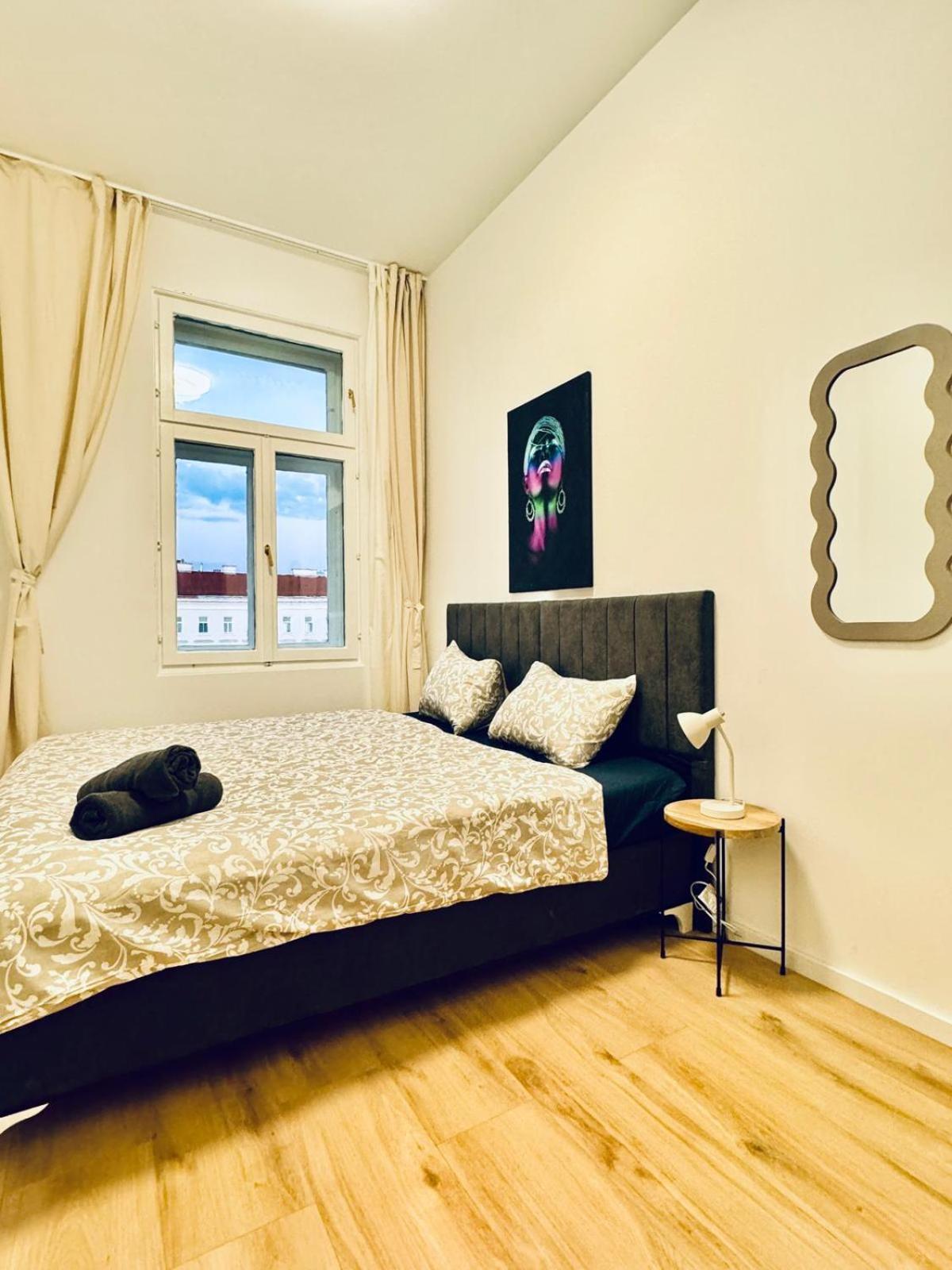 4br Shared With View Only 7- Min To Westbahnhof * Wien