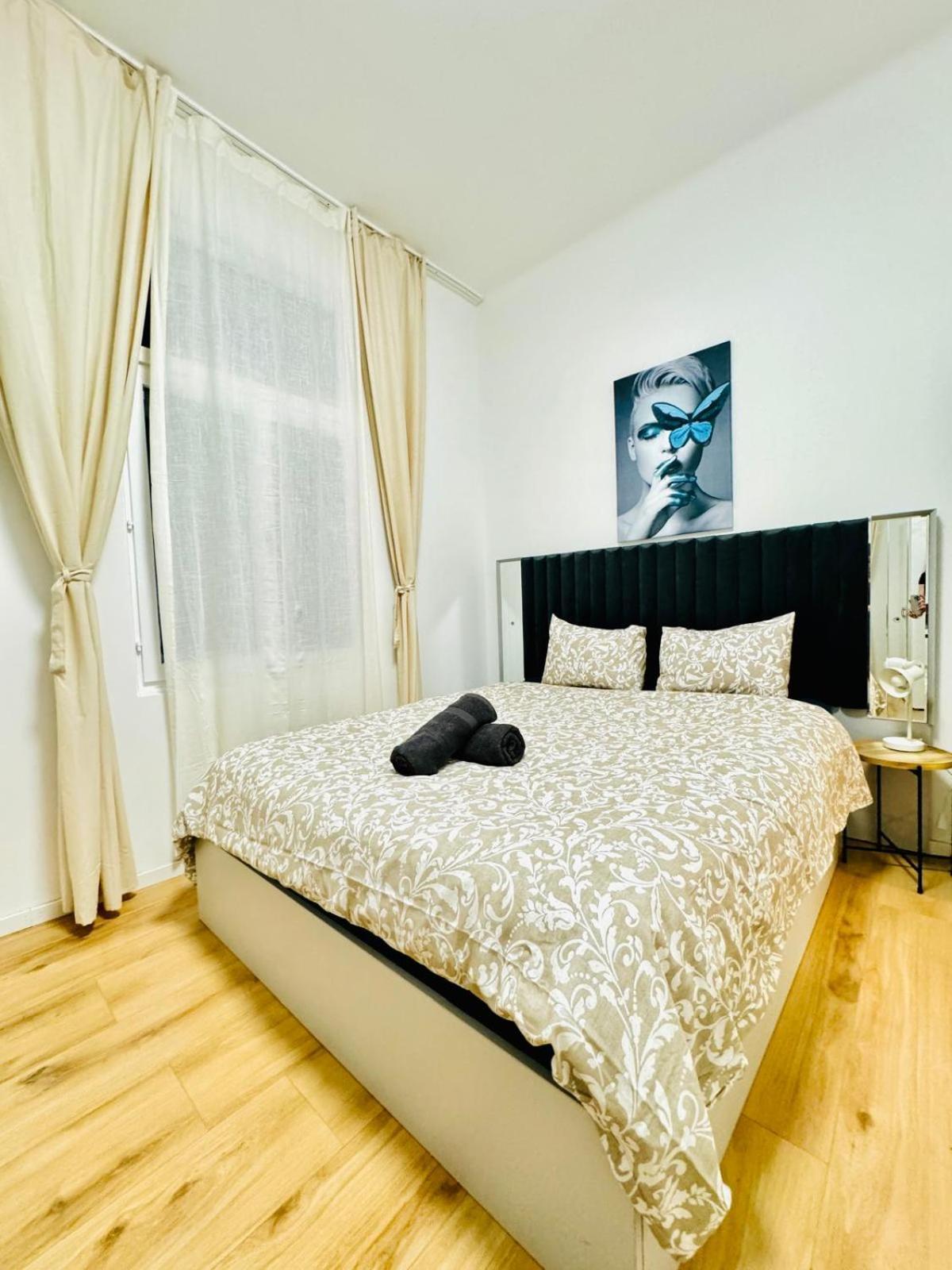 4br Shared With View Only 7- Min To Westbahnhof * Wien