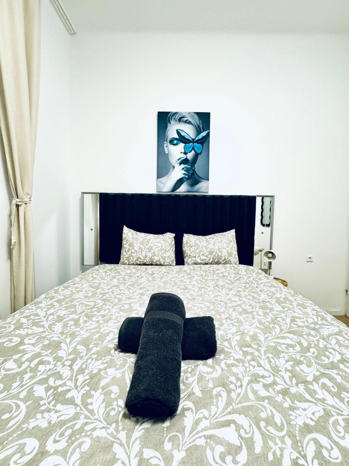 4br Shared With View Only 7- Min To Westbahnhof Wien