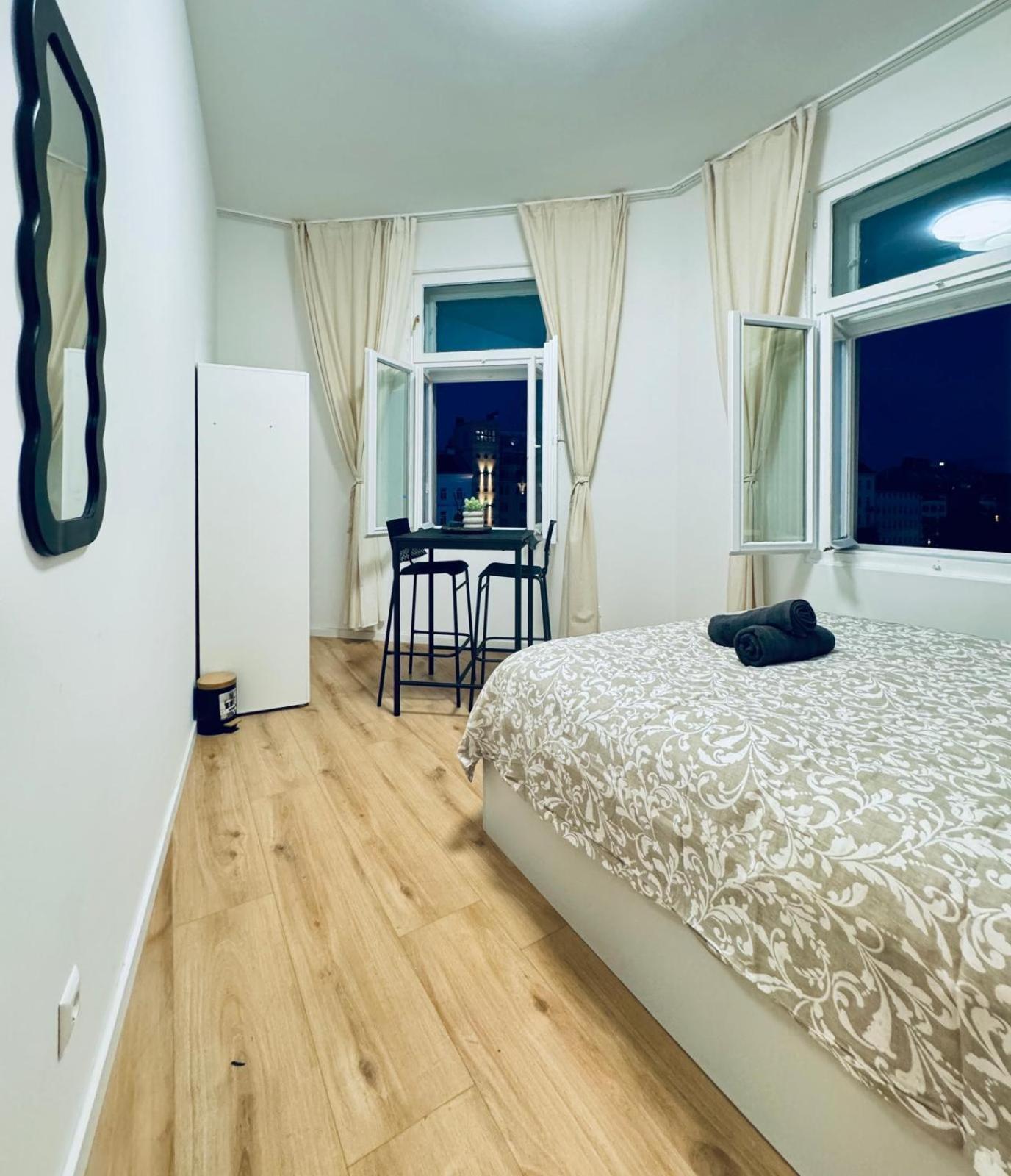 4br Shared With View Only 7- Min To Westbahnhof * Wien