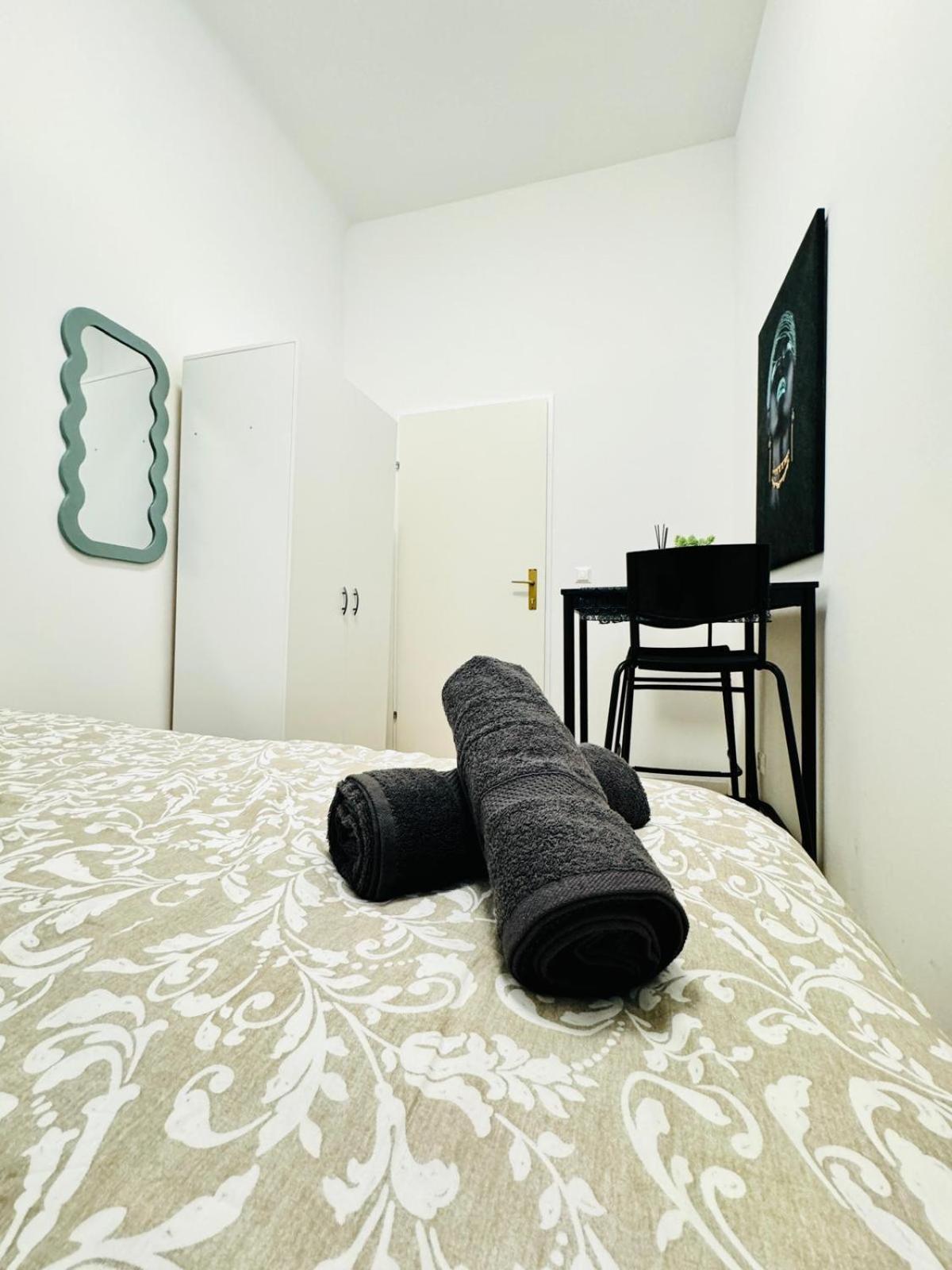 4br Shared With View Only 7- Min To Westbahnhof * Wien