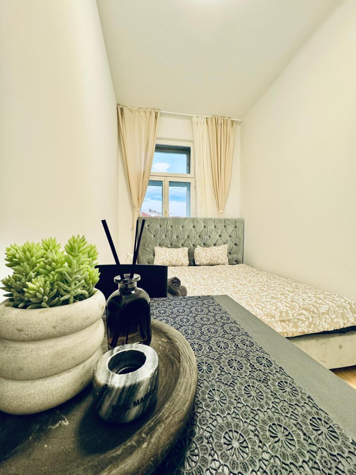 4br Shared With View Only 7- Min To Westbahnhof Apartment Wien