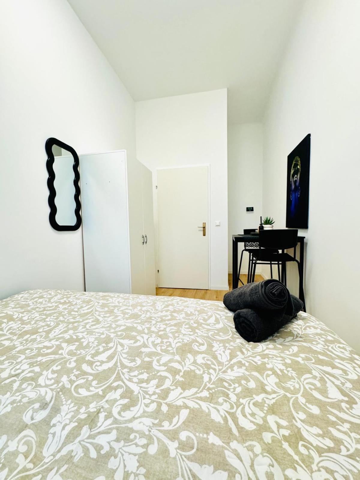 Apartment 4br Shared With View Only 7- Min To Westbahnhof