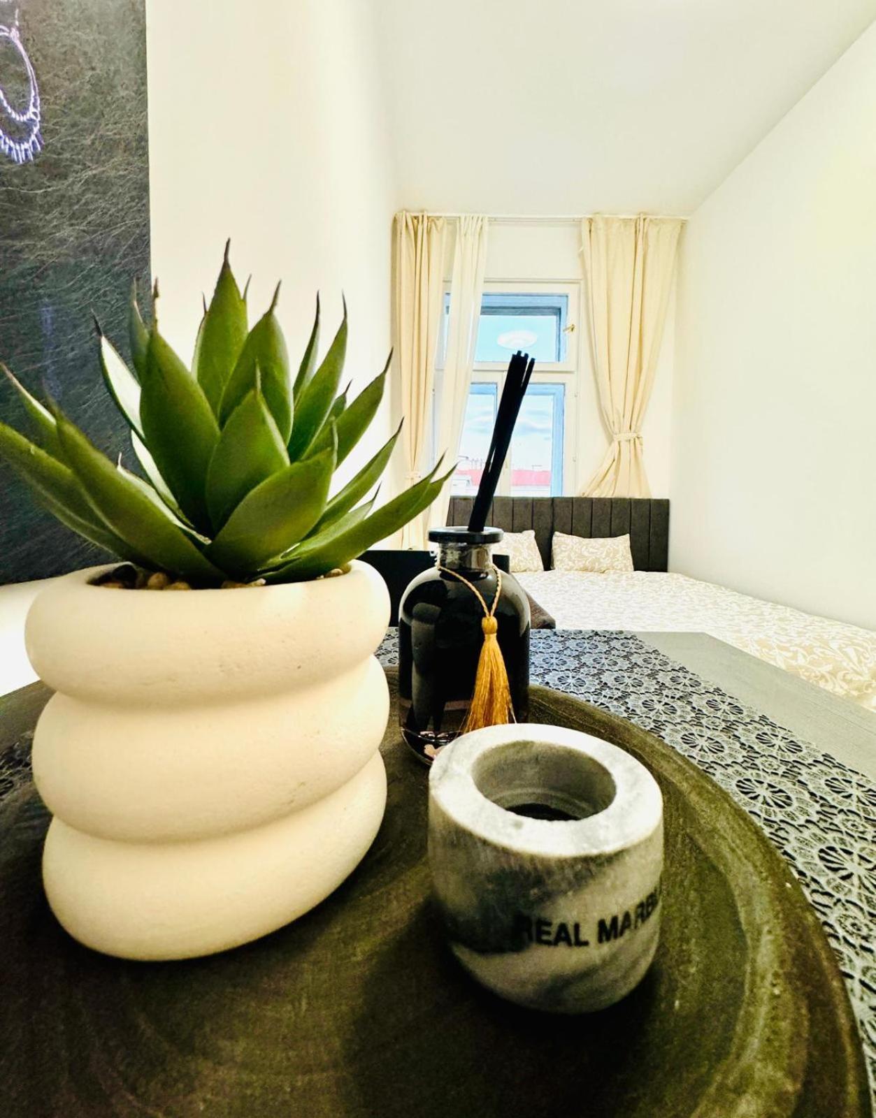 Apartment 4br Shared With View Only 7- Min To Westbahnhof