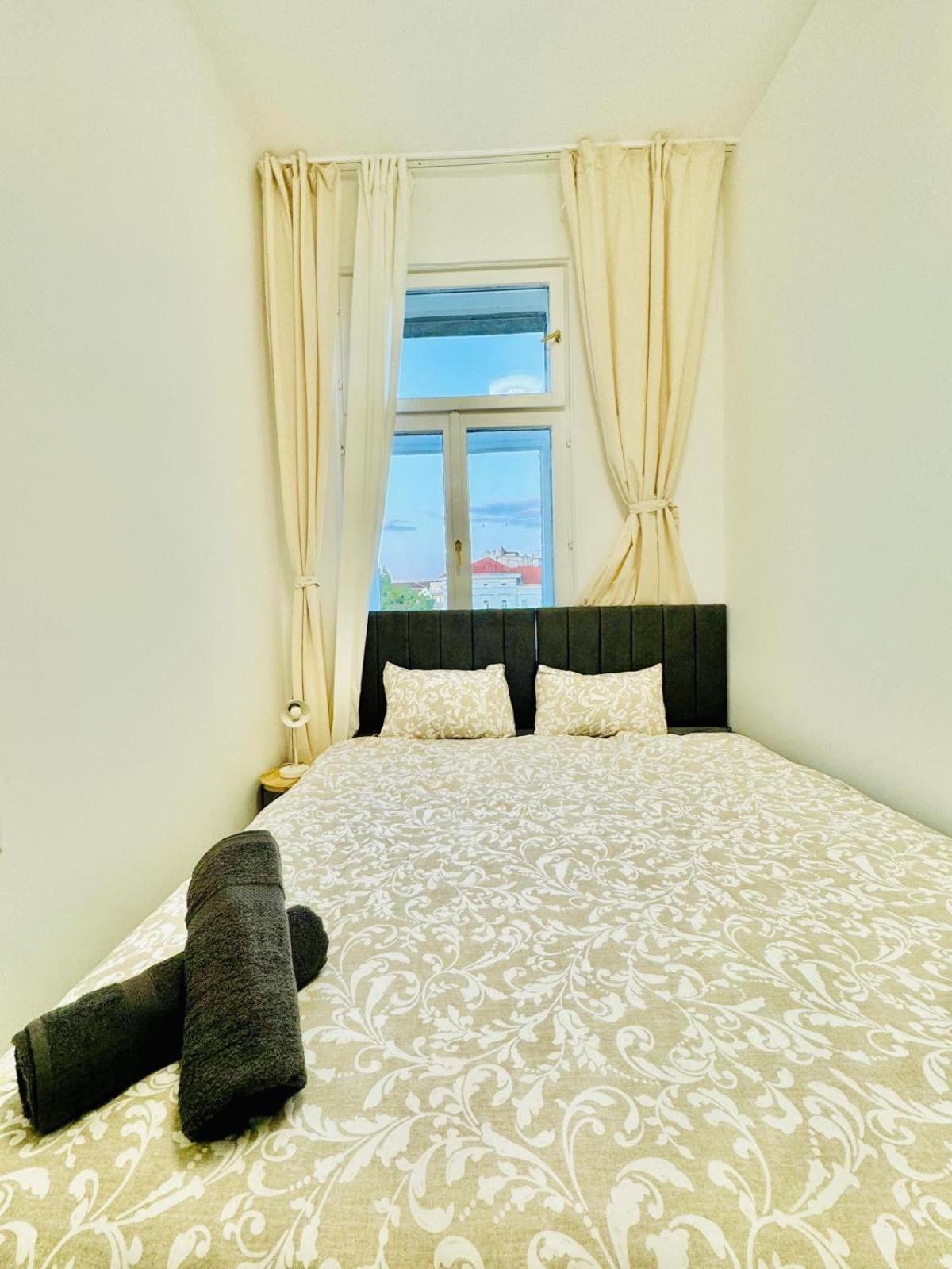 4br Shared With View Only 7- Min To Westbahnhof Apartment *