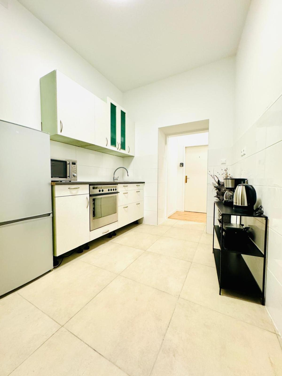 4br Shared With View Only 7- Min To Westbahnhof Apartment Wien